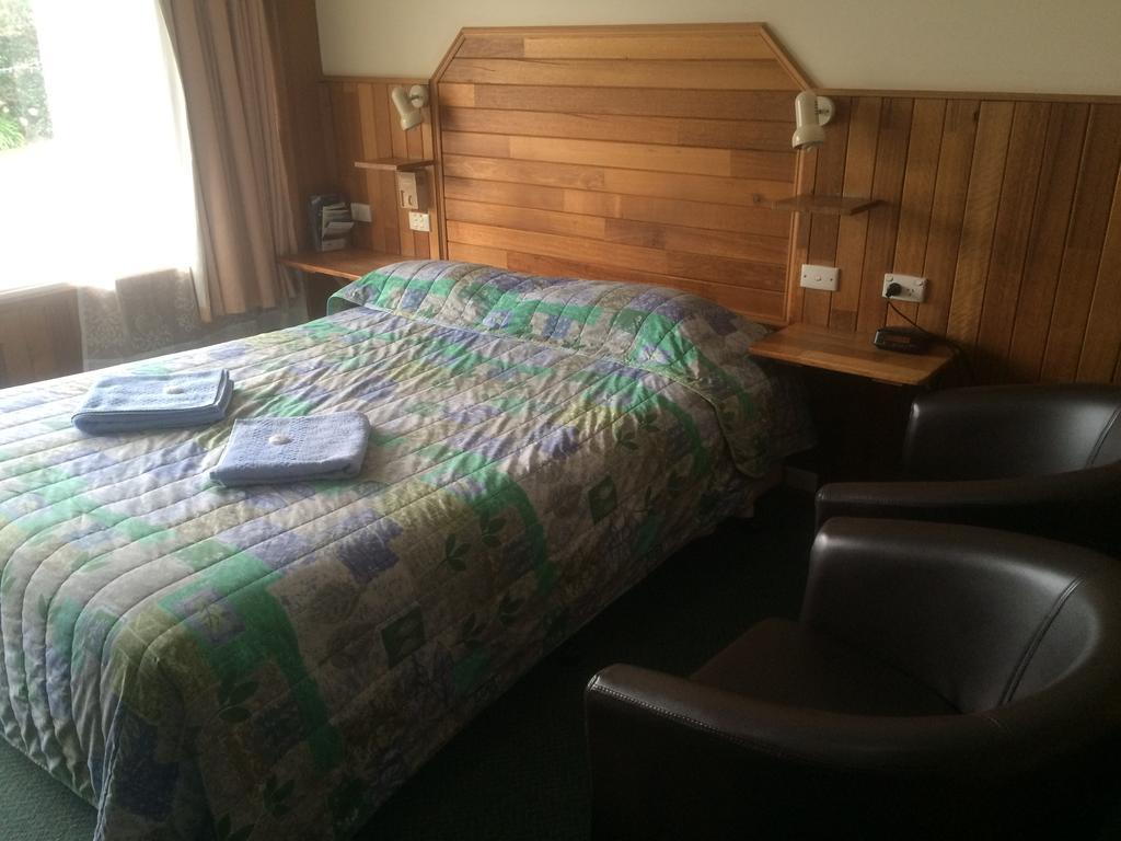 Pelicans Motel San Remo Room photo